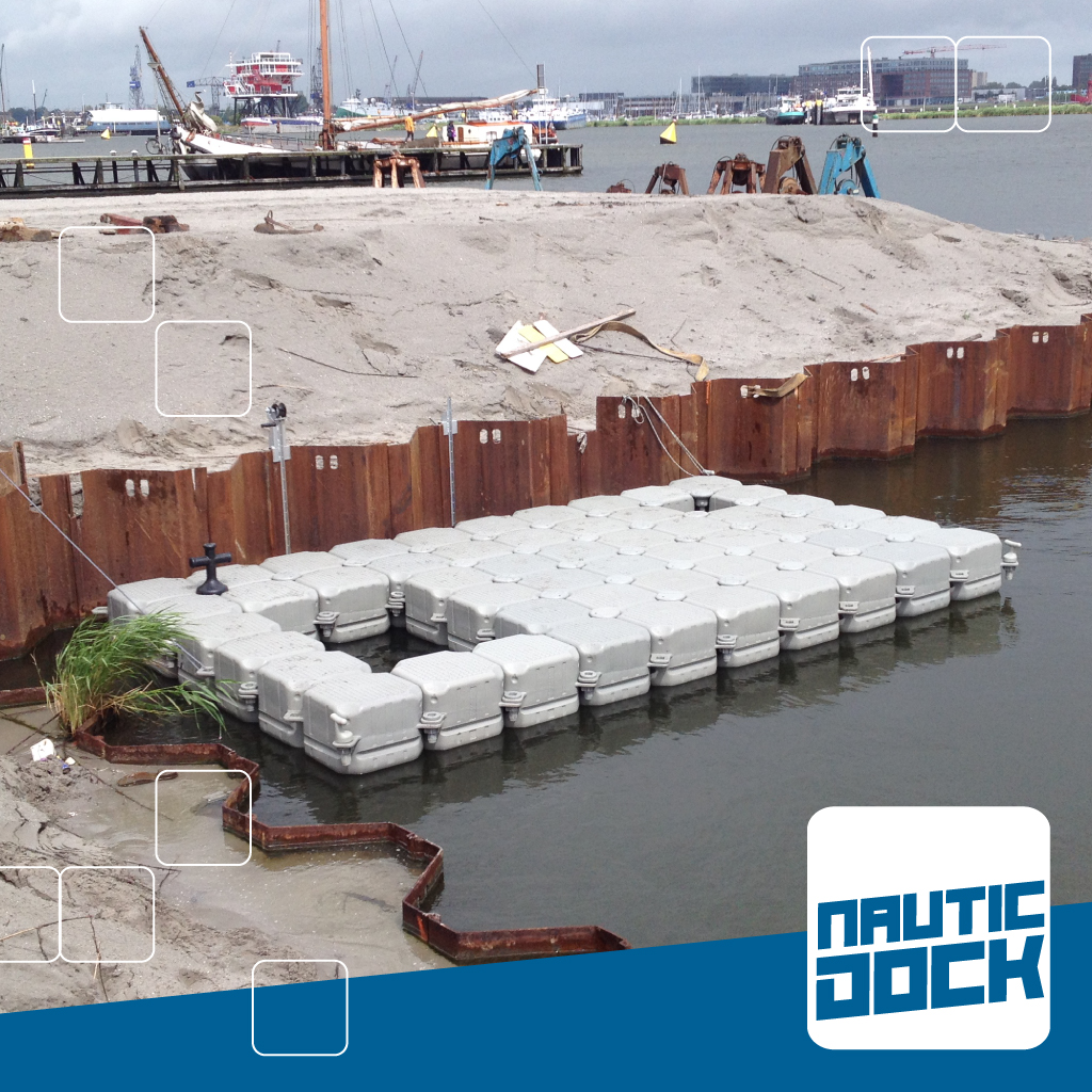 Foto 2 van Bootlift 2,5 x 4,0 m | NauticDock Boot lift Dock | Drijvers