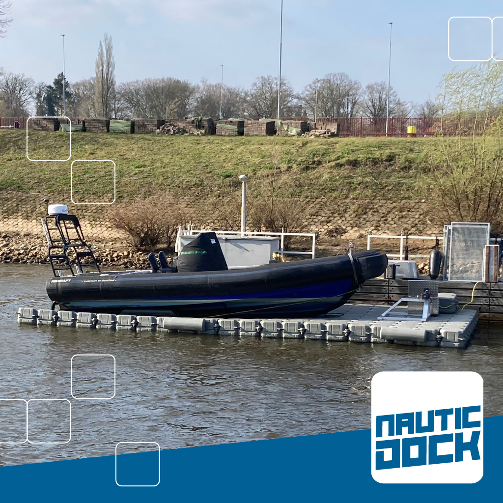Foto 5 van Bootlift 2,5 x 4,0 m | NauticDock Boot lift Dock | Drijvers