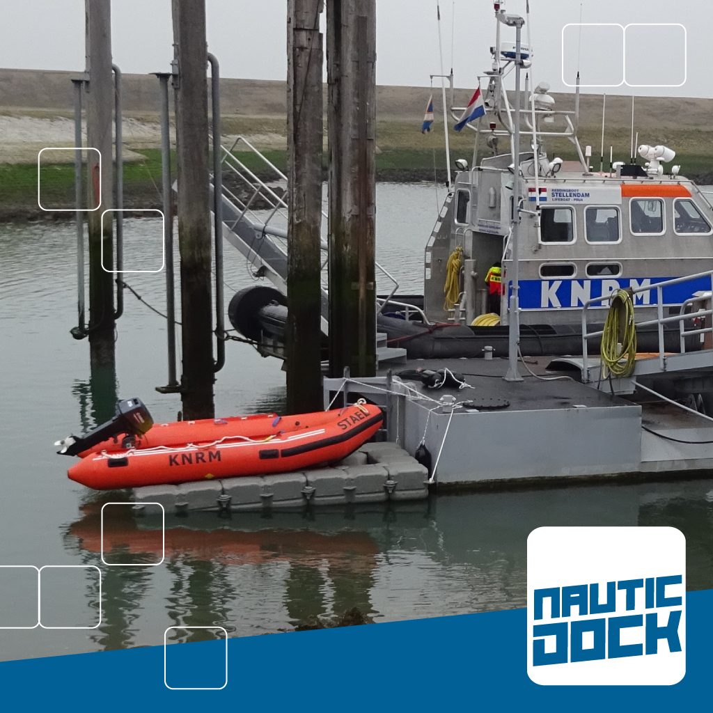 Foto 11 van Bootlift 3,0 x 5,0 m | NauticDock Anti Aangroei Boot Dock