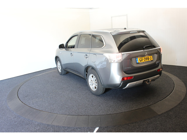 Foto 11 van Mitsubishi Outlander 2.0 PHEV APK t/m 09-2027 Trekhaak Camera Navi Business Edition X-Line