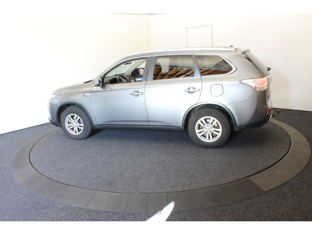 Foto 10 van Mitsubishi Outlander 2.0 PHEV APK t/m 09-2027 Trekhaak Camera Navi Business Edition X-Line