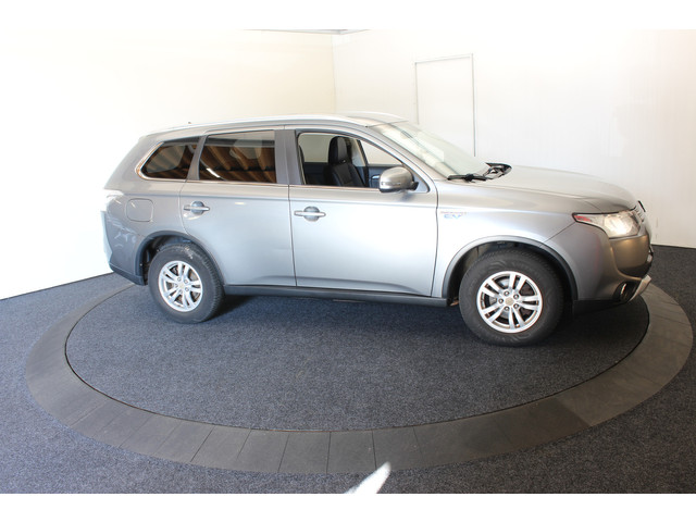 Foto 8 van Mitsubishi Outlander 2.0 PHEV APK t/m 09-2027 Trekhaak Camera Navi Business Edition X-Line