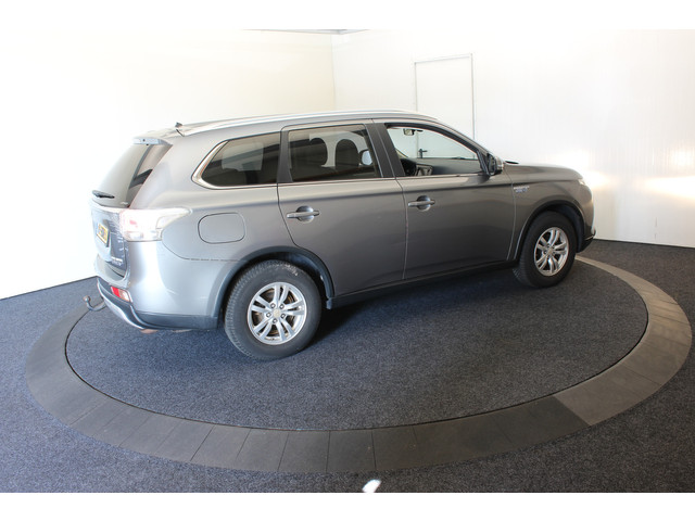 Foto 7 van Mitsubishi Outlander 2.0 PHEV APK t/m 09-2027 Trekhaak Camera Navi Business Edition X-Line
