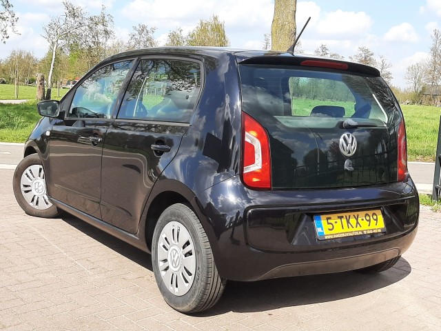 Foto 2 van VOLKSWAGEN UP 1.0 BMT Move 60pk Airco