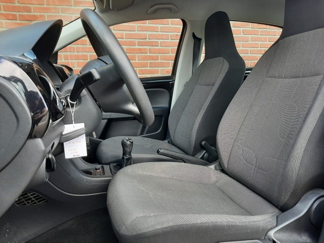 Foto 8 van VOLKSWAGEN UP 1.0 BMT Move 60pk Airco