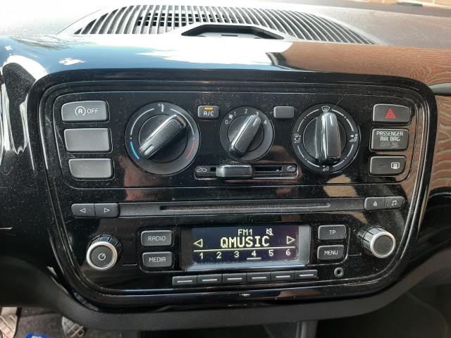 Foto 5 van VOLKSWAGEN UP 1.0 BMT Move 60pk Airco