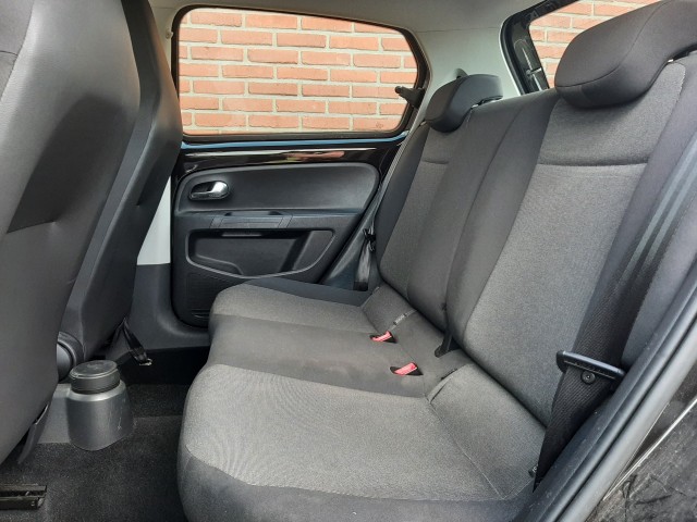 Foto 4 van VOLKSWAGEN UP 1.0 BMT Move 60pk Airco