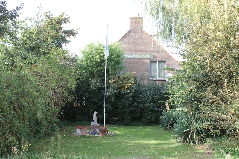 Foto 4 van Sfeervolle woonboerderij met openhaard en grote tuin nabij Oosterend