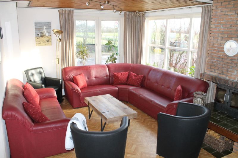 Foto 10 van Sfeervolle woonboerderij met openhaard en grote tuin nabij Oosterend