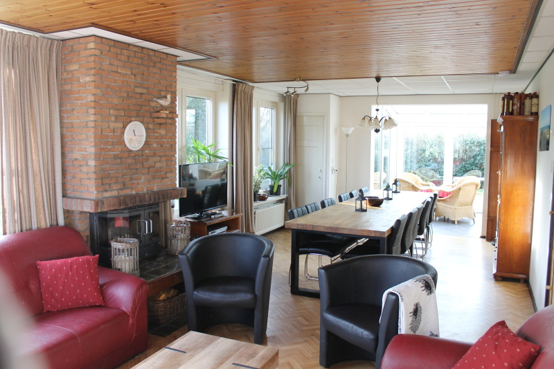 Foto 9 van Sfeervolle woonboerderij met openhaard en grote tuin nabij Oosterend