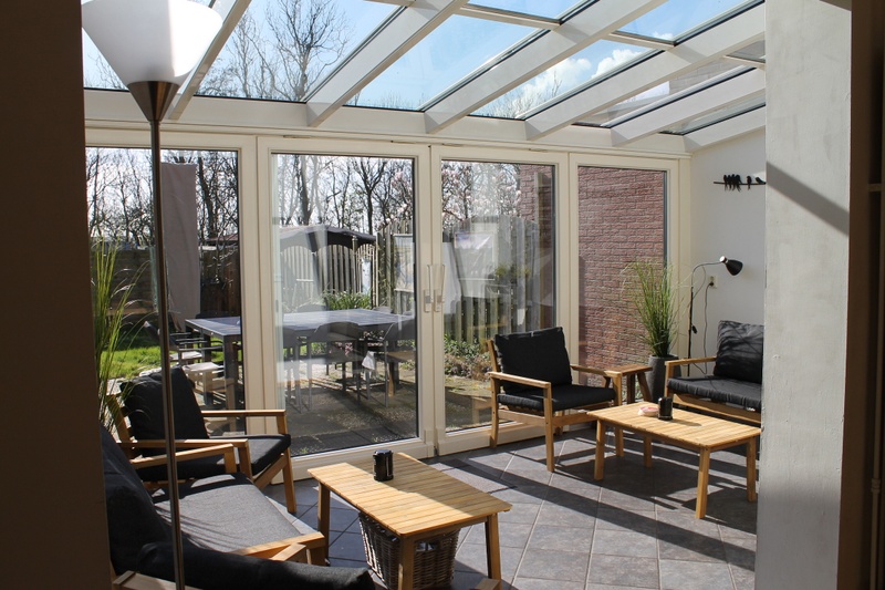 Foto 7 van Sfeervolle woonboerderij met openhaard en grote tuin nabij Oosterend