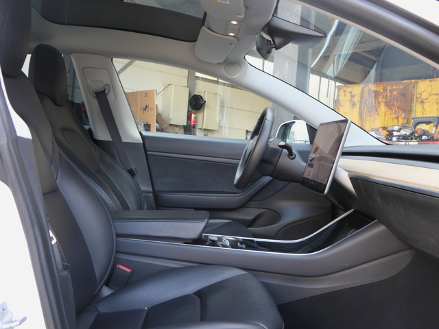 Foto 9 van Tesla Model 3 Standard RWD Plus 60 kWh | Trekhaak | 360 Camera | Panoramadak