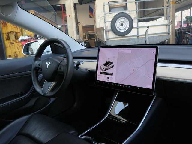 Foto 10 van Tesla Model 3 Standard RWD Plus 60 kWh | Trekhaak | 360 Camera | Panoramadak
