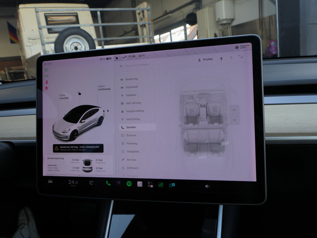 Foto 2 van Tesla Model 3 Standard RWD Plus 60 kWh | Trekhaak | 360 Camera | Panoramadak