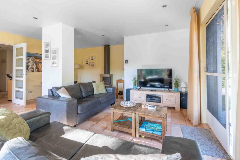 Foto 7 van Sfeervol rietgedekte villa aan de rand van bos en nabij De Koog