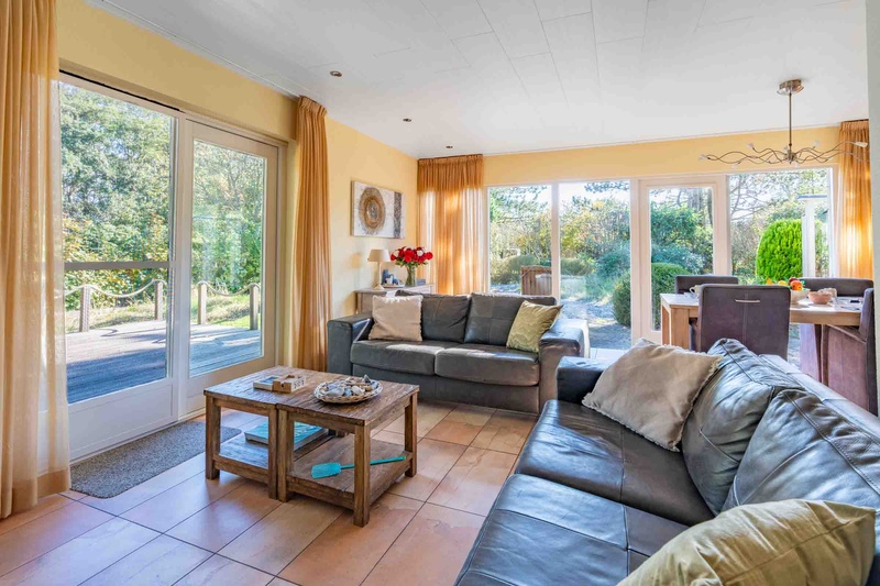 Foto 5 van Sfeervol rietgedekte villa aan de rand van bos en nabij De Koog