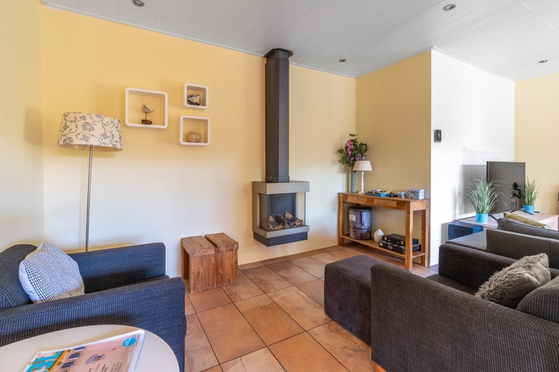 Foto 4 van Sfeervol rietgedekte villa aan de rand van bos en nabij De Koog