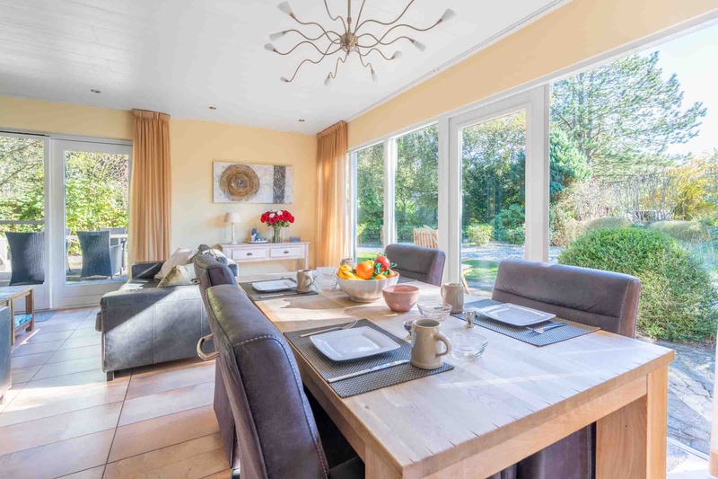Foto 3 van Sfeervol rietgedekte villa aan de rand van bos en nabij De Koog