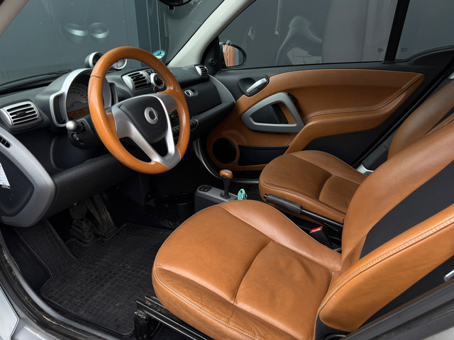 Foto 3 van Smart Fortwo cabrio 1.0 Passion Cabrio|Automaat|Trekhaak|Stoelverwarming|Lederen Stoelen