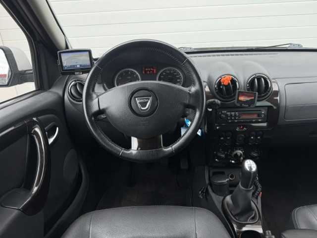 Foto 2 van Dacia Duster 1.6 Aniversare 2wd -Cruise-Trekhaak-Leder-Navi