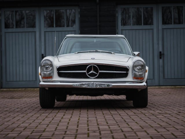 Foto 7 van MERCEDES-BENZ SL 250 pagode
