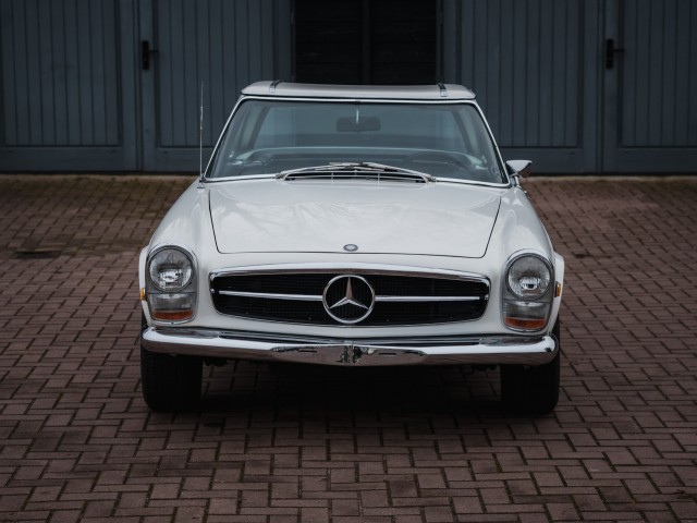 Foto 8 van MERCEDES-BENZ SL 250 pagode