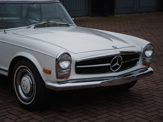 Foto 11 van MERCEDES-BENZ SL 250 pagode