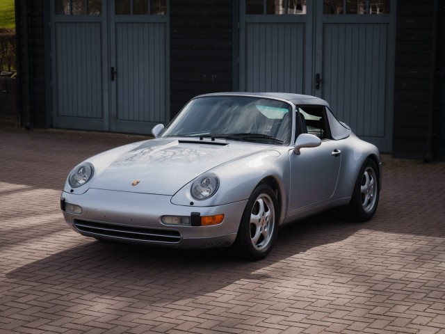 Foto 4 van PORSCHE 993 Carrera 4 - 3.6 Cabrio - Polar Silver Metallic - Tiptronic