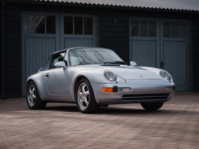 Foto 6 van PORSCHE 993 Carrera 4 - 3.6 Cabrio - Polar Silver Metallic - Tiptronic