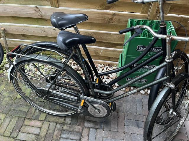 Foto 2 van twee goede stadsfietsen