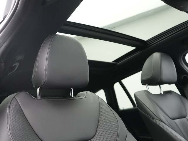 Foto 6 van BMW 3 Serie Touring 330e xDrive M Sport PHEV 293pk Dealer O.H. | Panodak | Trekhaak Af Fabriek | Las