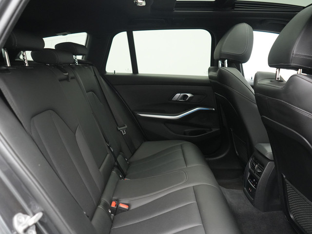 Foto 7 van BMW 3 Serie Touring 330e xDrive M Sport PHEV 293pk Dealer O.H. | Panodak | Trekhaak Af Fabriek | Las