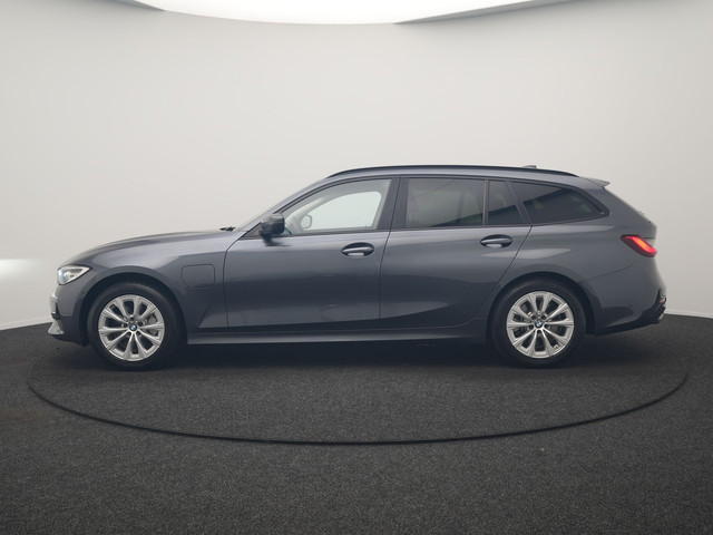 Foto 3 van BMW 3 Serie Touring 330e PHEV 293pk Dealer O.H. | Cruise Control | Camera | Stoelverwarming | Carpla