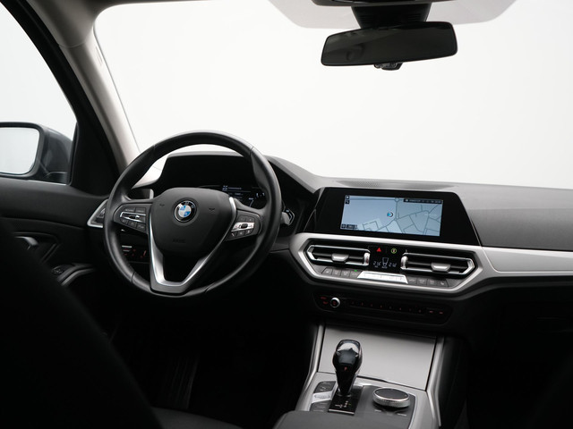 Foto 11 van BMW 3 Serie Touring 330e PHEV 293pk Dealer O.H. | Cruise Control | Camera | Stoelverwarming | Carpla