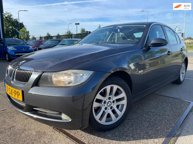 Foto 2 van BMW 3-serie 320i High Executive