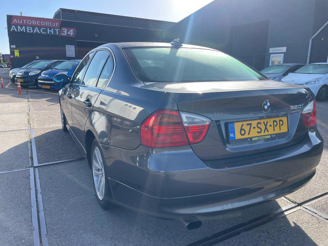 Foto 10 van BMW 3-serie 320i High Executive
