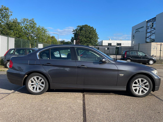 Foto 9 van BMW 3-serie 320i High Executive