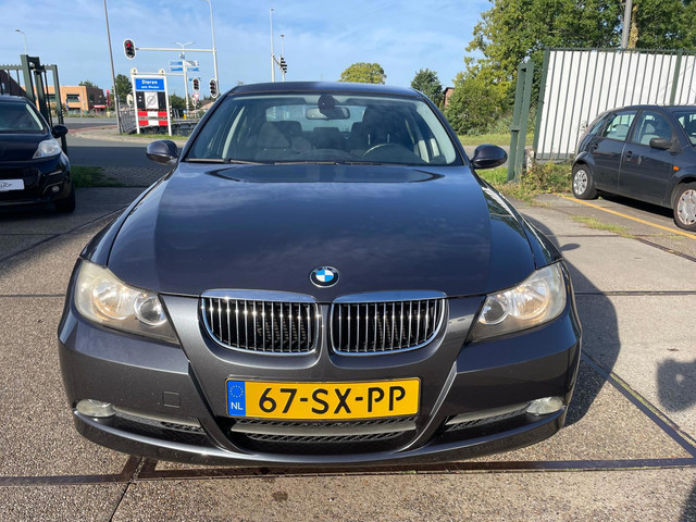 Foto 4 van BMW 3-serie 320i High Executive
