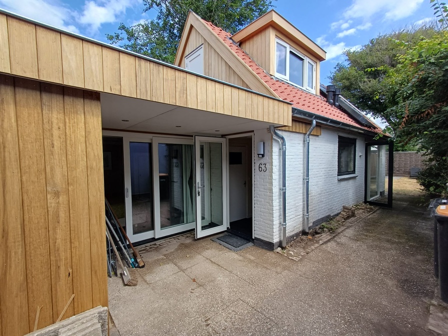 Foto 3 van Vrijstaand vakantiehuis met omheinde tuin en slaapkamer beneden