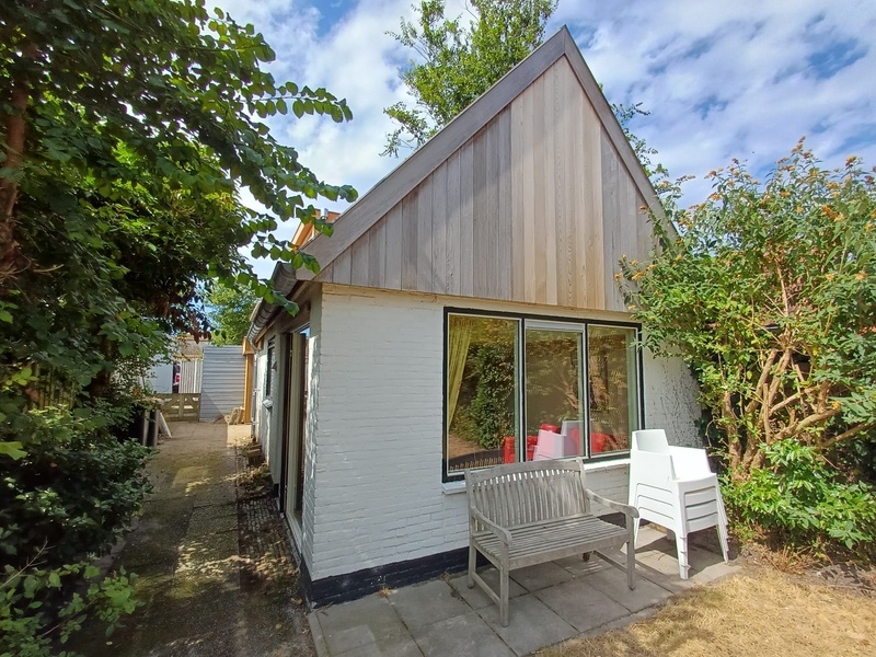 Foto 5 van Vrijstaand vakantiehuis met omheinde tuin en slaapkamer beneden