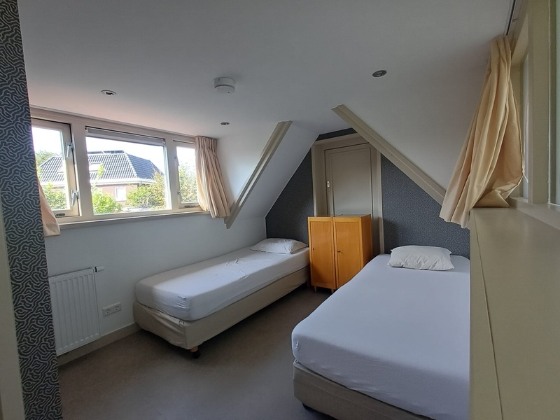Foto 8 van Vrijstaand vakantiehuis met omheinde tuin en slaapkamer beneden