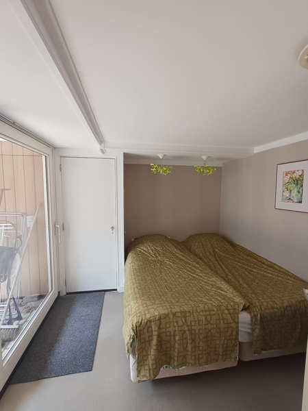Foto 9 van Vrijstaand vakantiehuis met omheinde tuin en slaapkamer beneden