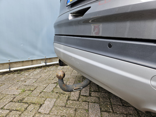 Foto 5 van Ford Kuga 1.6 Titanium NAVI PDC TEL LM LEER TREKHAAK