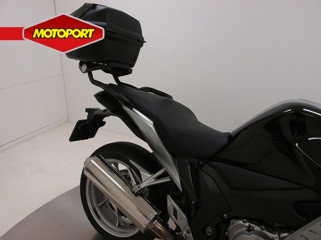 Foto 2 van Honda VFR1200F (bj 2010)