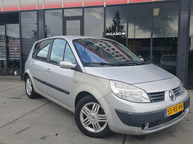 Foto 2 van Renault Grand Scénic 2.0-16V Expression Comfort - Automaat - Trekhaak