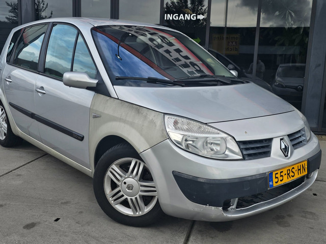 Foto 11 van Renault Grand Scénic 2.0-16V Expression Comfort - Automaat - Trekhaak