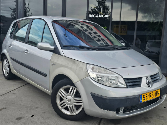 Foto 10 van Renault Grand Scénic 2.0-16V Expression Comfort - Automaat - Trekhaak