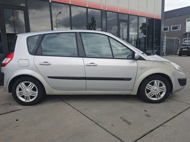 Foto 8 van Renault Grand Scénic 2.0-16V Expression Comfort - Automaat - Trekhaak
