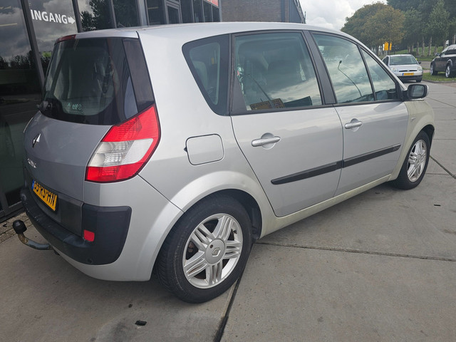 Foto 7 van Renault Grand Scénic 2.0-16V Expression Comfort - Automaat - Trekhaak