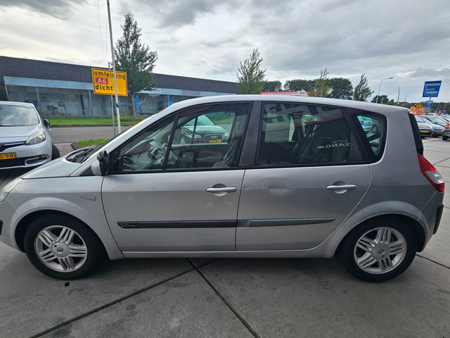 Foto 4 van Renault Grand Scénic 2.0-16V Expression Comfort - Automaat - Trekhaak